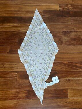 COACH TEA ROSE PRINTED SILK DIAMOND SCARF:NWT CHALK/MULTI  CAS78